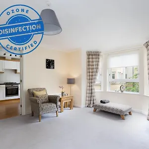 Dicksonfield Apartment